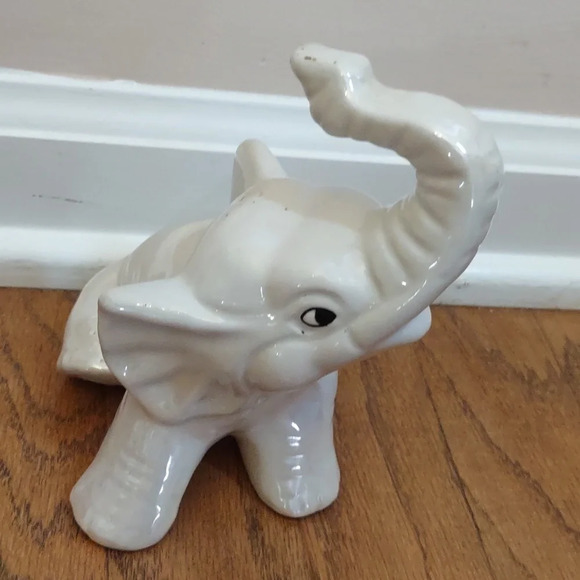 Vintage White Porcelain Elephants Made in Brazil Set of 3 - Picture 2 of 12